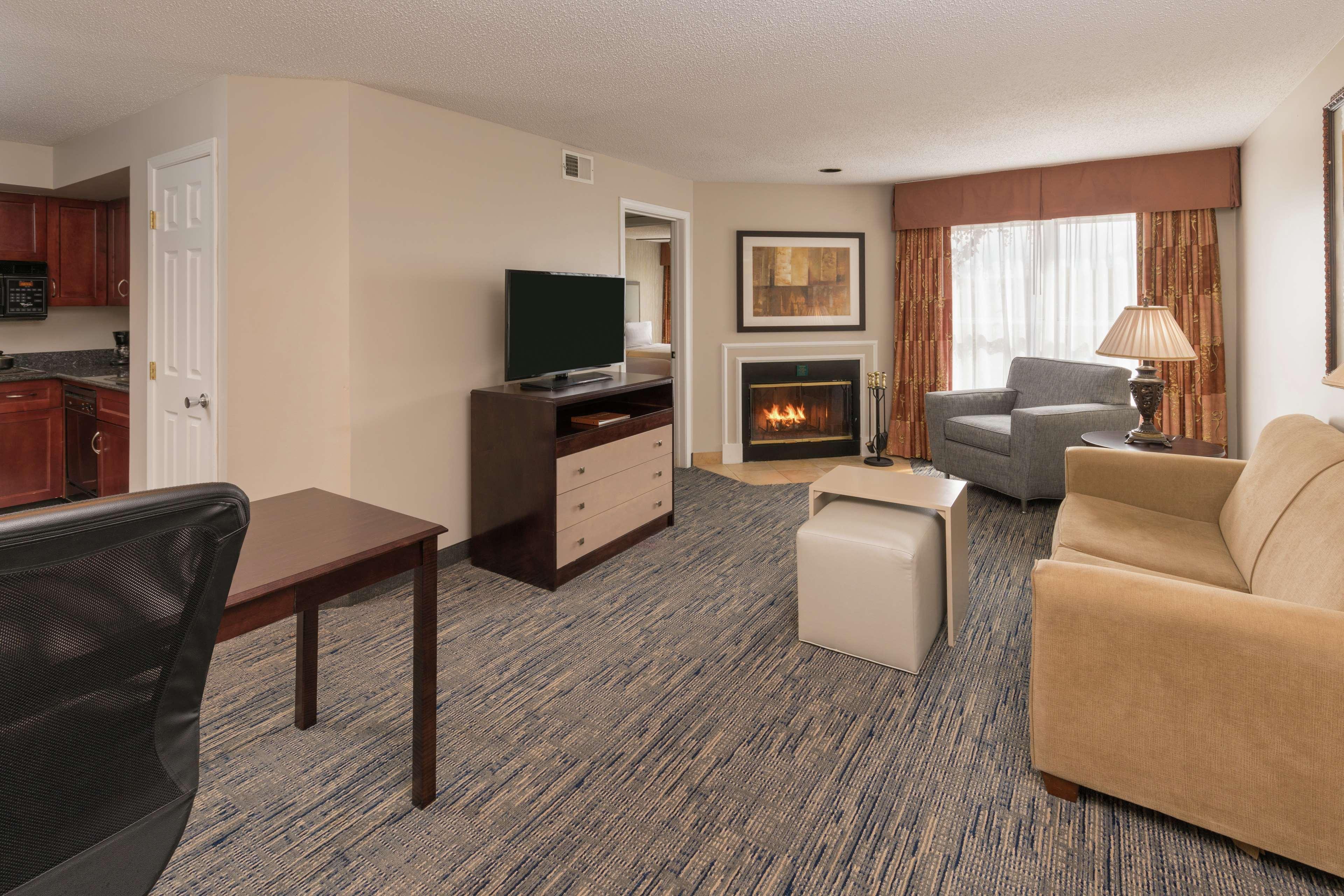 Homewood Suites By Hilton Chicago - Шаумбург Екстер'єр фото